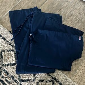 Women’s Cherokee workwear scrub set. Size Medium top & bottom.